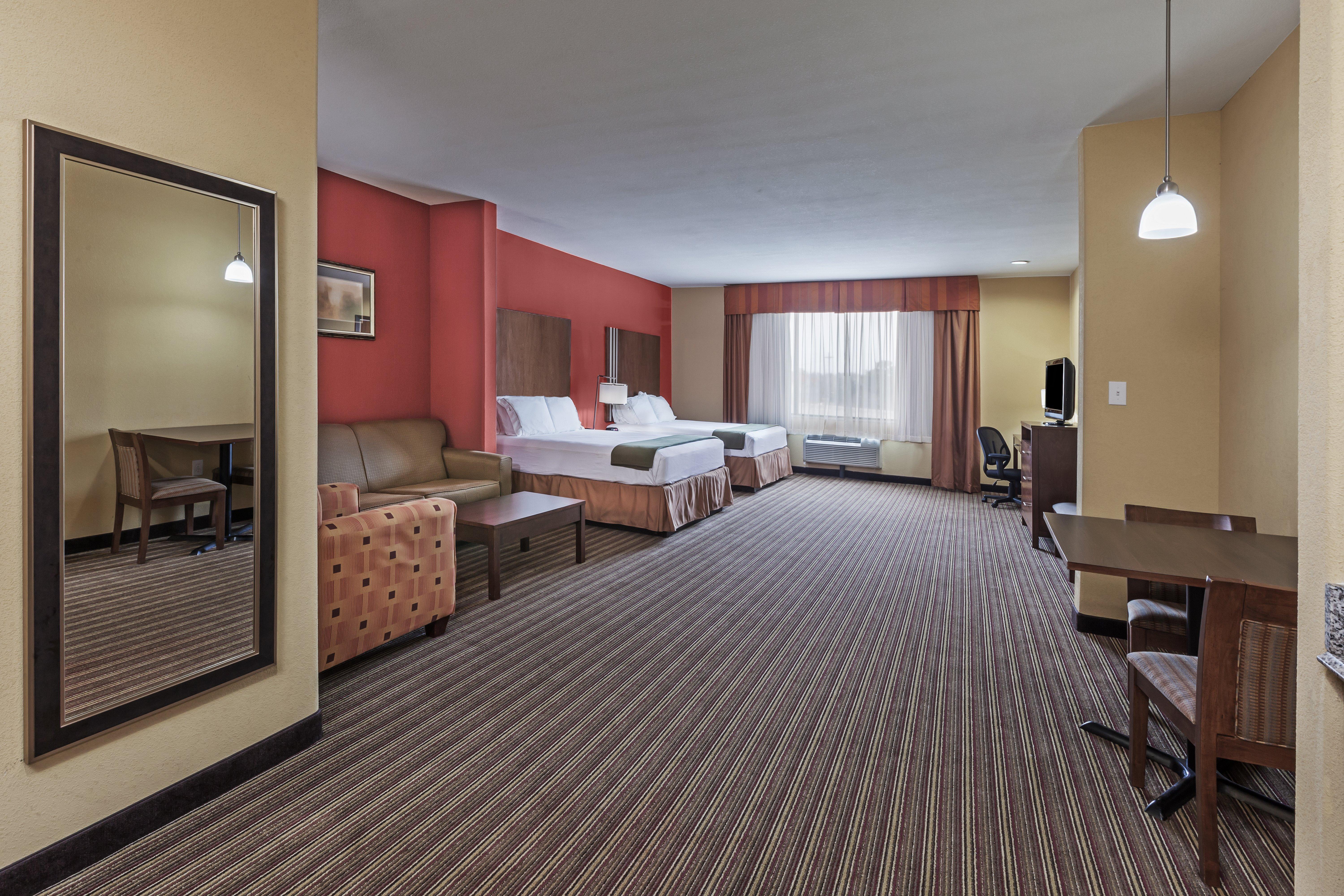 Holiday Inn Express & Suites Cleveland, An Ihg Hotel Exterior foto